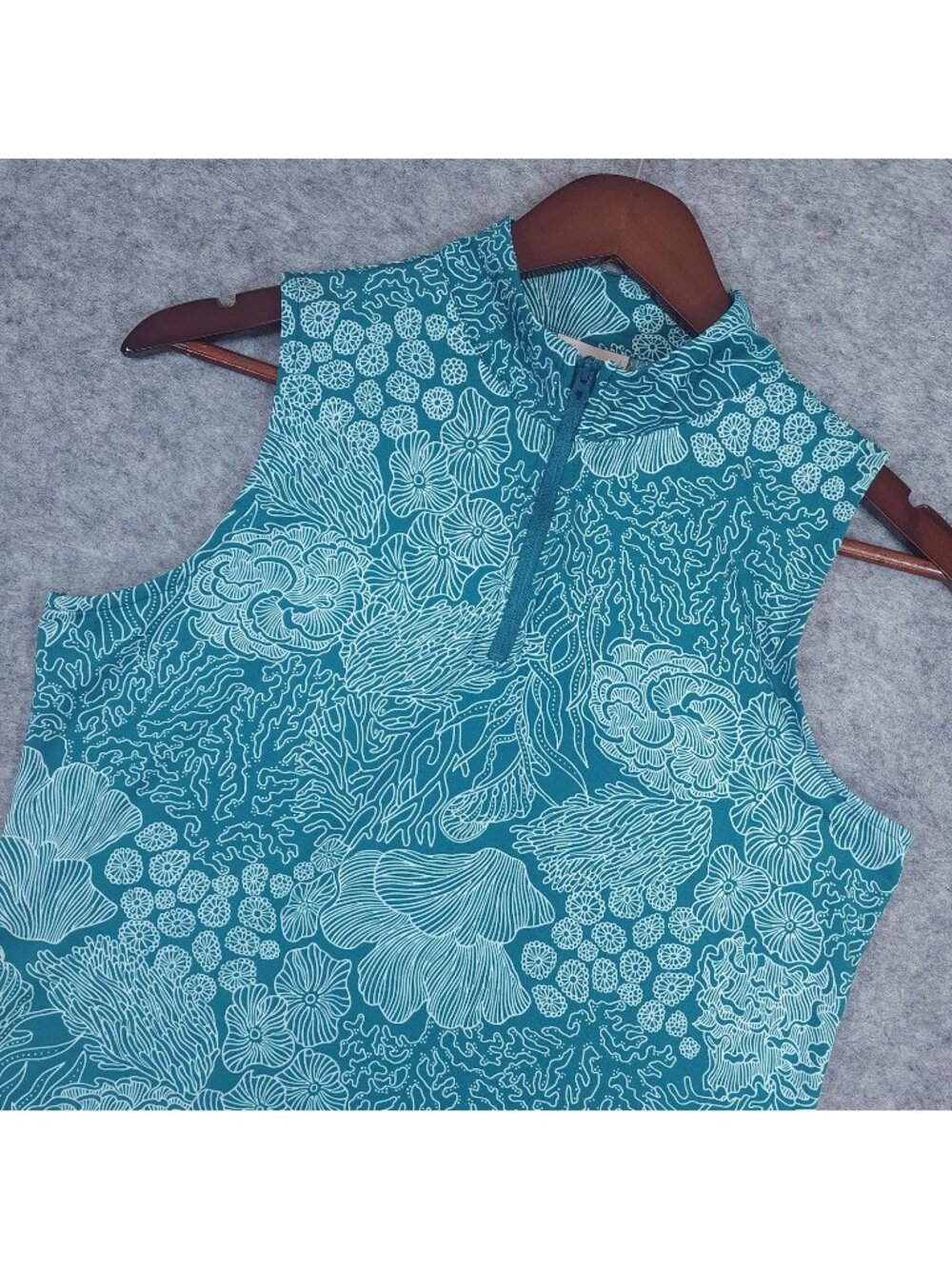 Tommy Bahama Golf Quarter Zip Size M Sleeveless Top Teal Sea Life Seven Seas